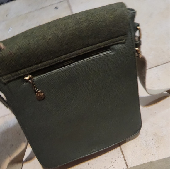 Like new, Green, house of tween, messenger style purse - Picture 5 of 5
